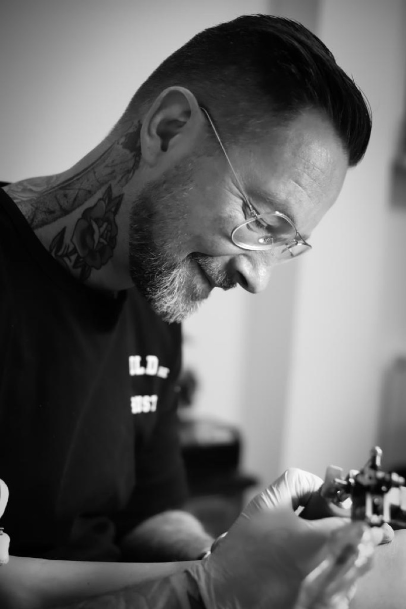 Franklyn aan het werk in de studio